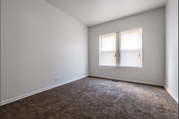 7846 S Saginaw Ave Apartments Chicago Bedroom